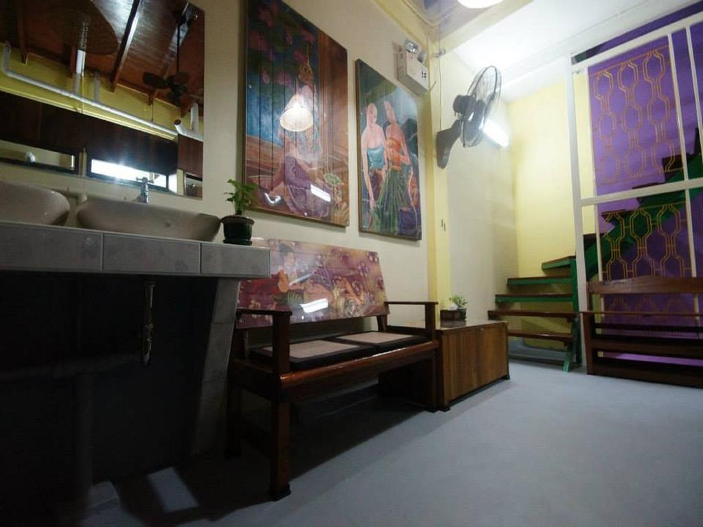 Baan Bovorn Hostel Bangkok Buitenkant foto