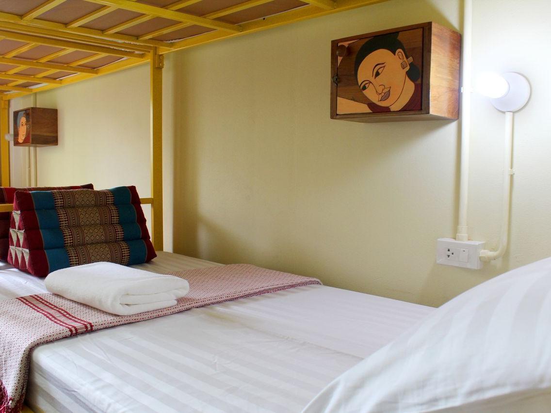 Baan Bovorn Hostel Bangkok Buitenkant foto