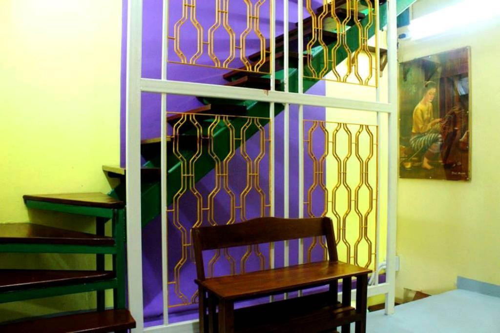 Baan Bovorn Hostel Bangkok Buitenkant foto