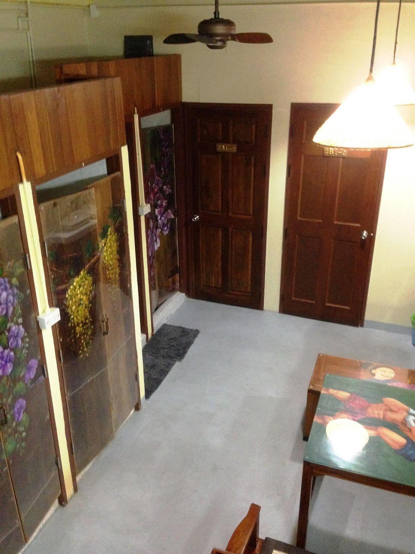 Baan Bovorn Hostel Bangkok Buitenkant foto