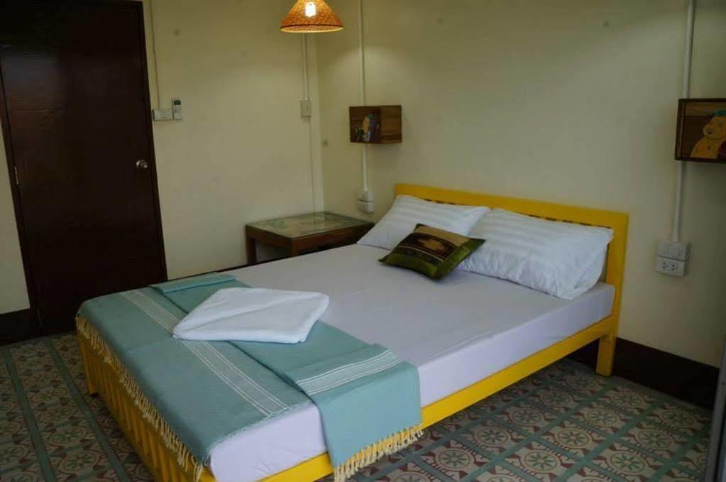 Baan Bovorn Hostel Bangkok Buitenkant foto