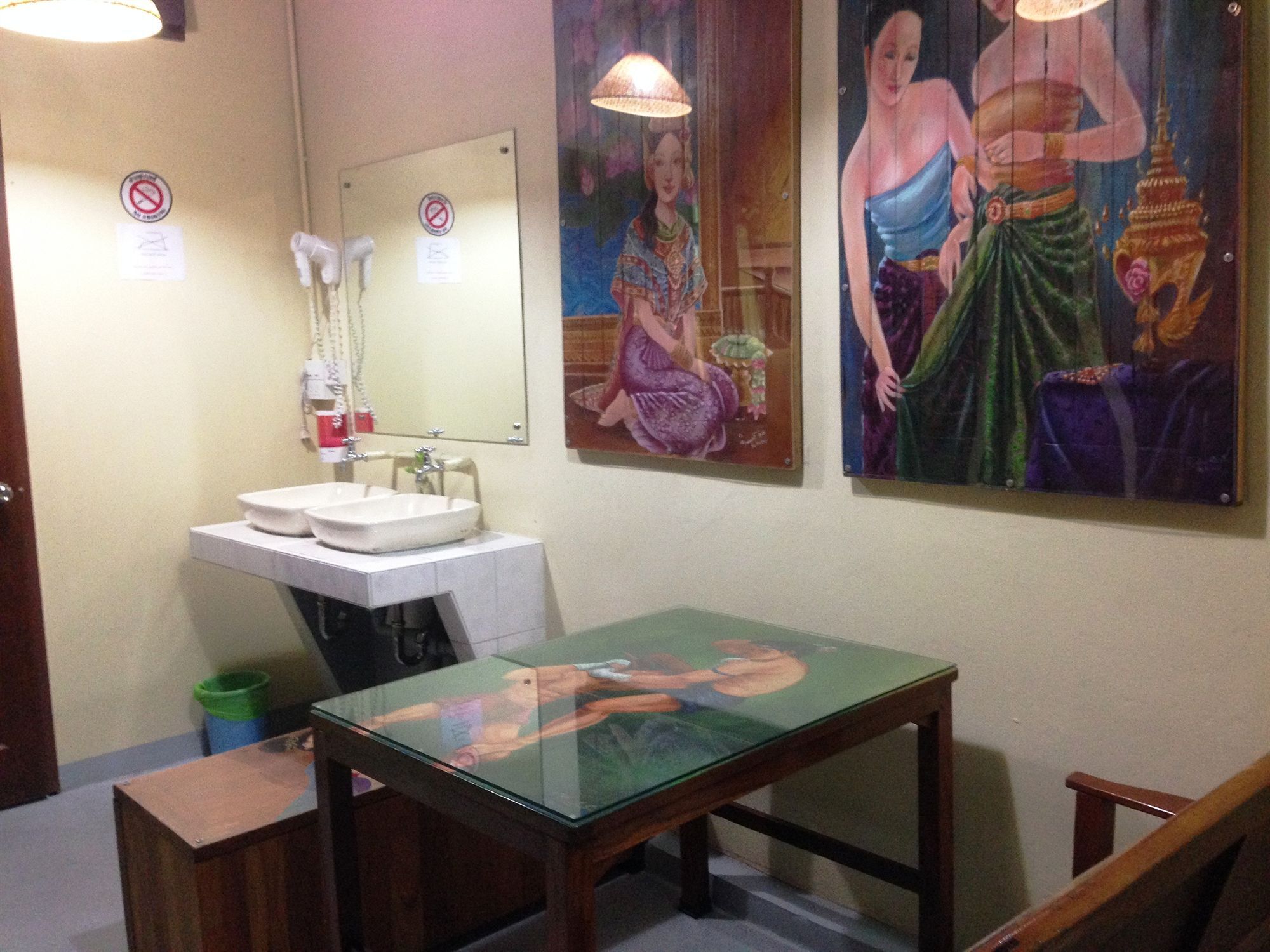 Baan Bovorn Hostel Bangkok Buitenkant foto